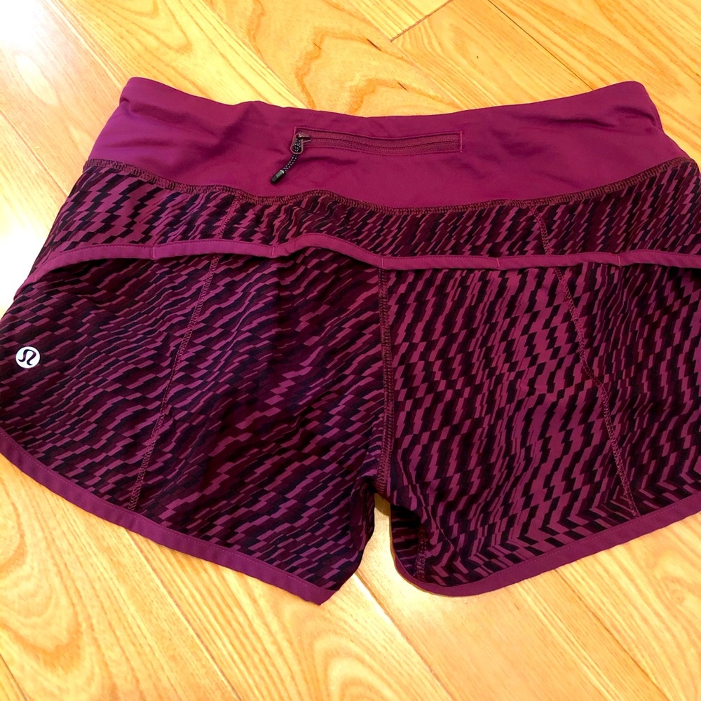 Gently used lululemon maroon black run shorts 1.5”